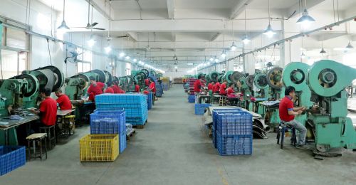 1688东莞制罐超级工厂 以前谈生意靠拼酒拼关系,现在拼爆品